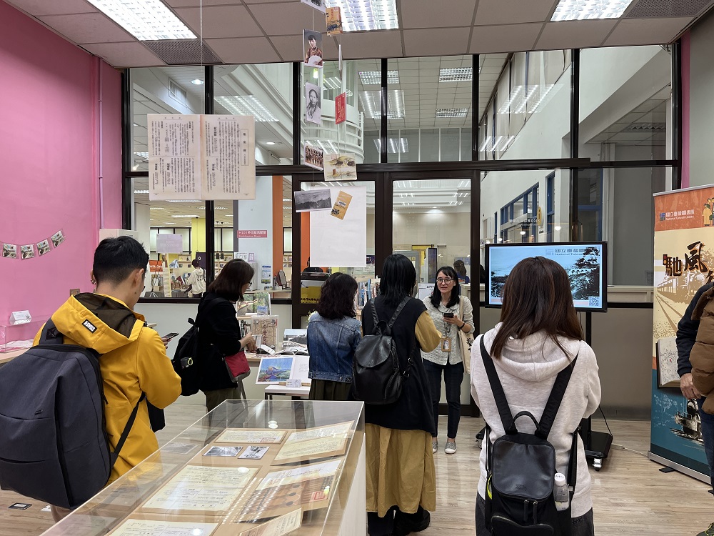 展覽期間不定時進行導覽解說，推廣曝光珍貴史料文獻