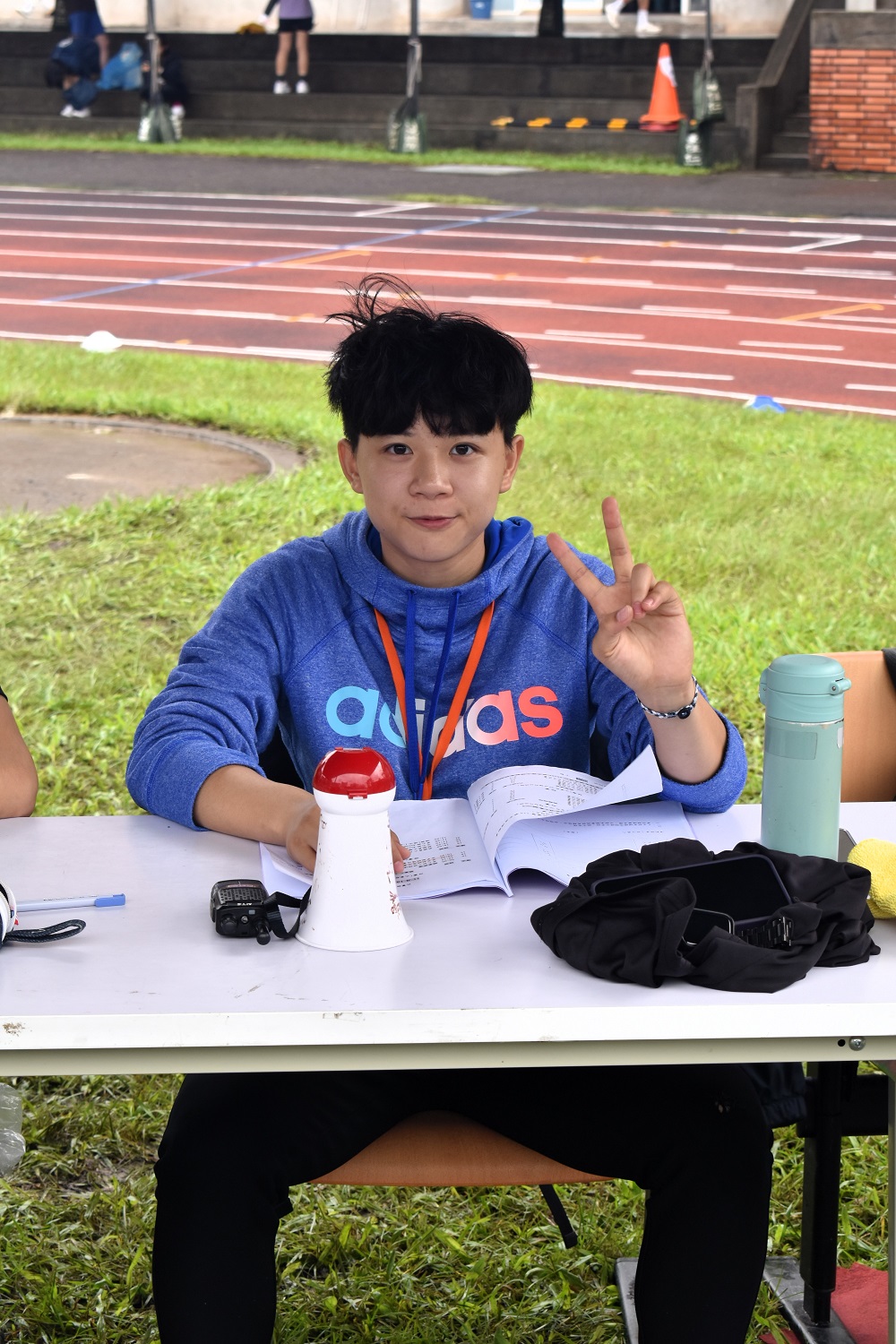 體三甲朱衣潔同學擔任本次校運會跳部組組長
