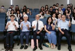 6月3日EdTalk主講人林從一院長（國家教育研究院）與參與師生合照